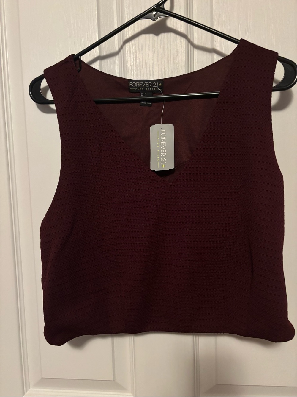 Forever 21 Women's Sleeveless V-Neck Tank Top in Burgundy